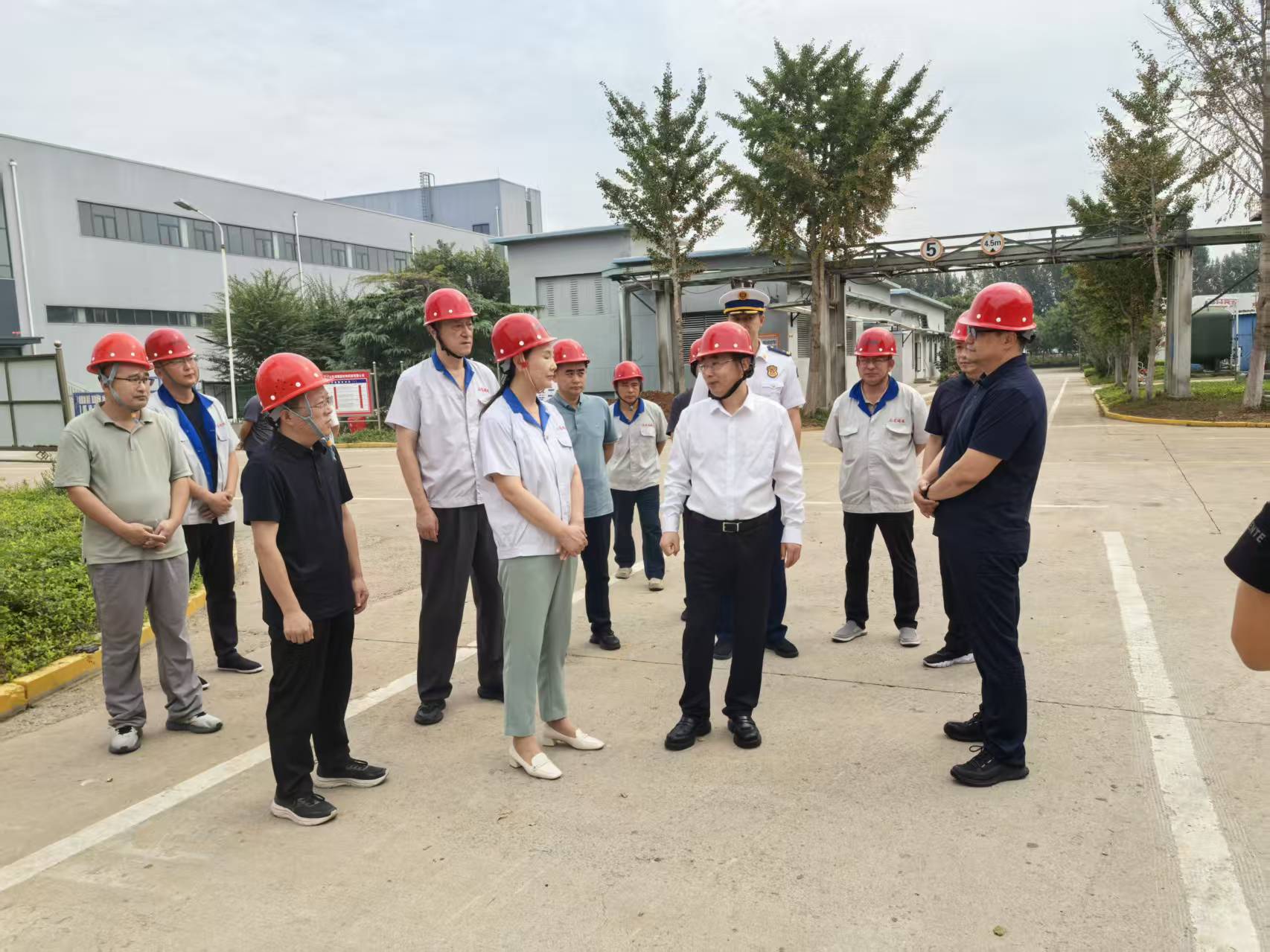 縣委書記在國(guó)慶、中秋雙節(jié)期間到公司調(diào)研