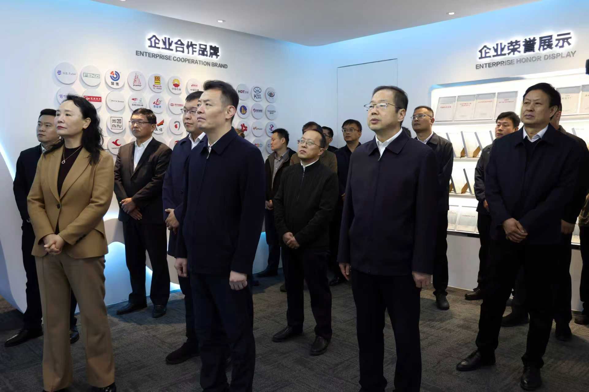 2025年10月28日縣委副書(shū)記、縣長(zhǎng)張小帆，縣政協(xié)主席劉忠亮等到公司調(diào)研人才隊(duì)伍建設(shè)相關(guān)情況